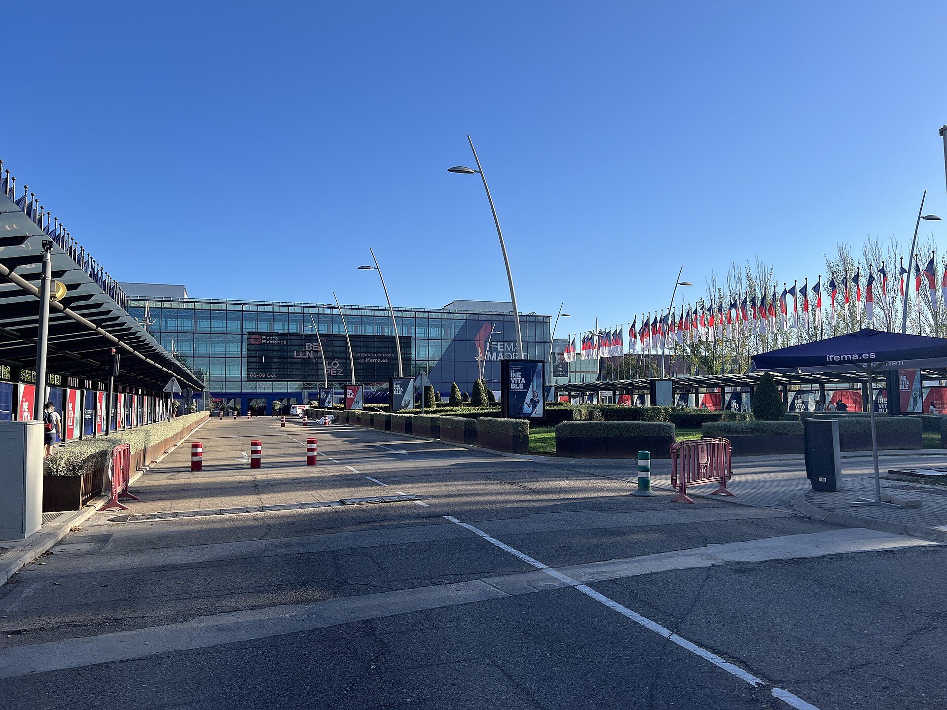 IFEMA Madrid: the avenue outside the exhibition halls