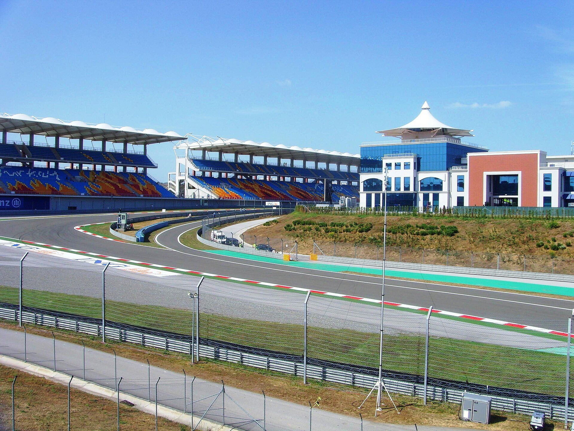 Istanbul Park: Turn 1 and the pit lane exit