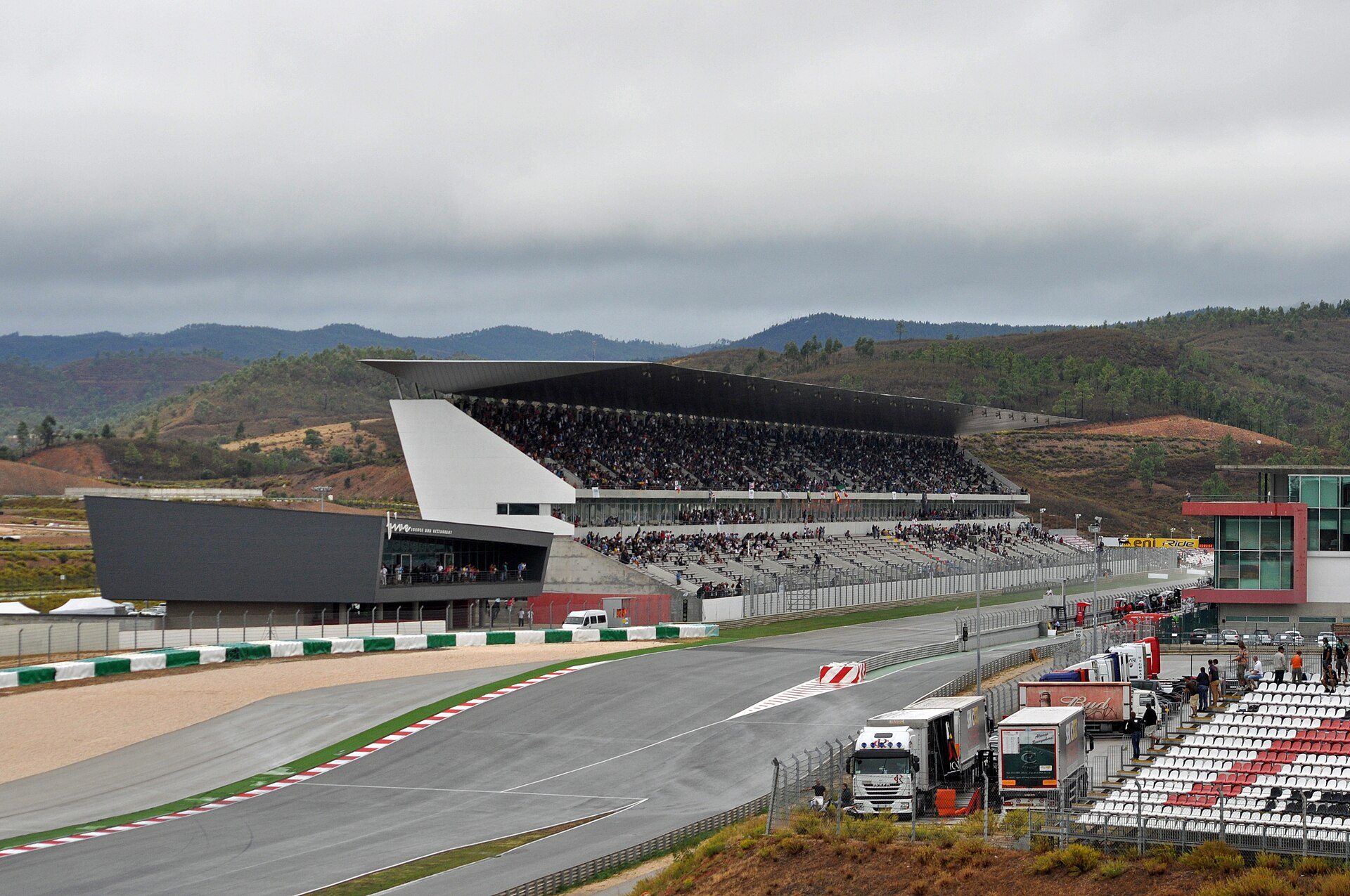 Autódromo Internacional do Algarve: grandstand and hills