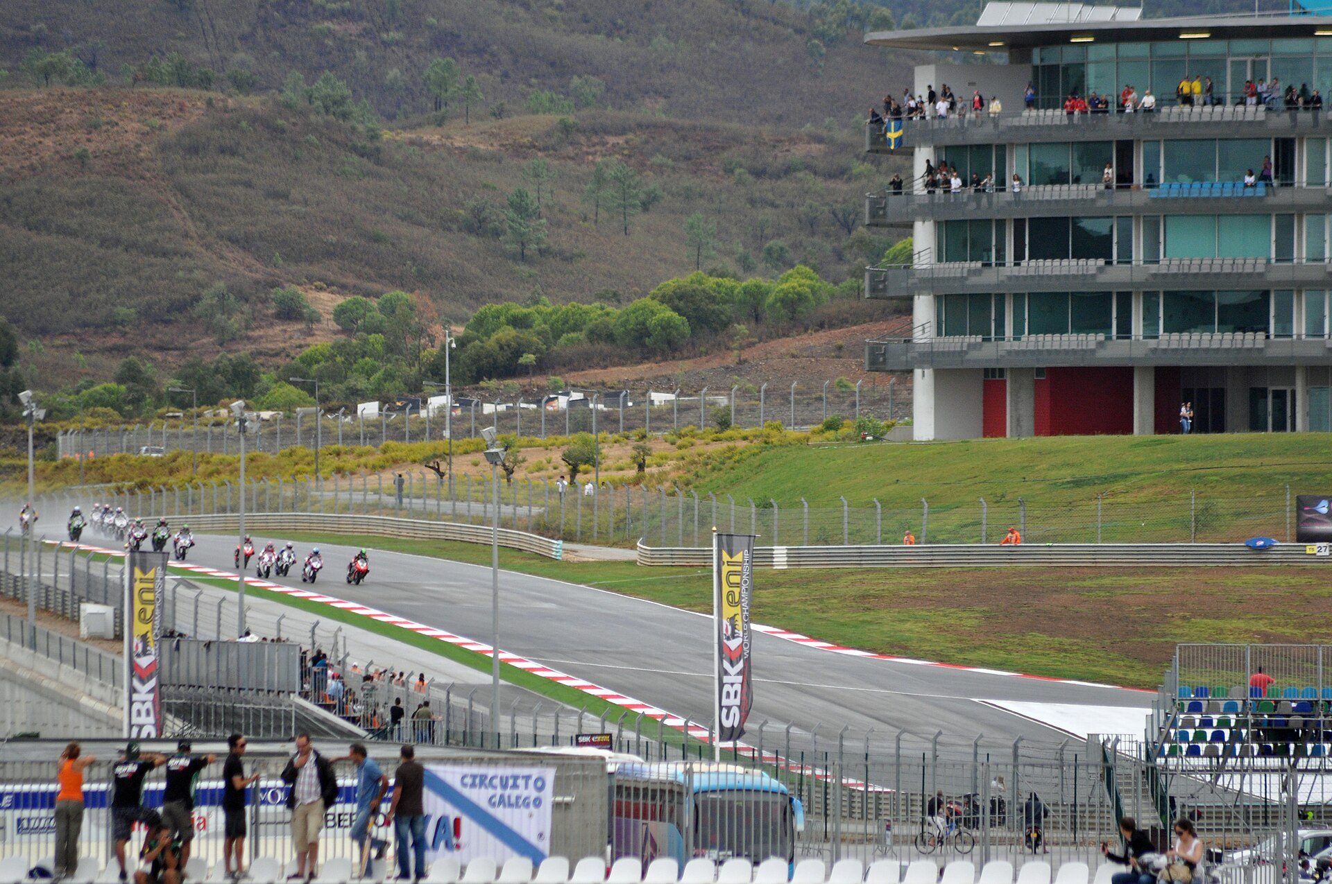 Autódromo Internacional do Algarve: control tower and pit straight